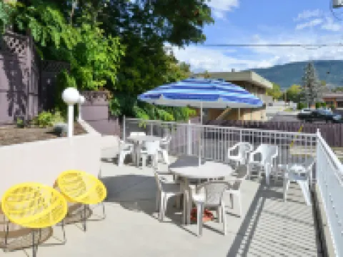 カナダズ ベスト バリュー イン & スイーツ バーノン バーノンのホテル