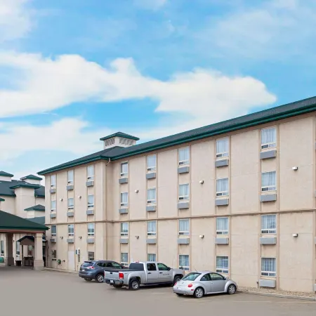 Ramada by Wyndham Red Deer Hotel and Suites