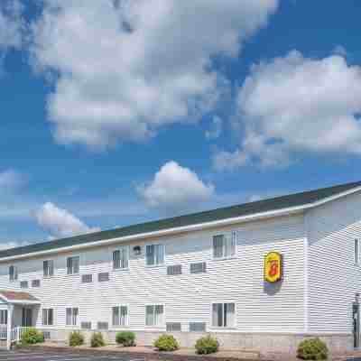 Super 8 by Wyndham Phillips Hotel Exterior