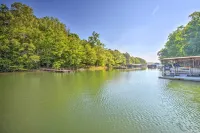 Tranquil Townville Gem with Kayaks - balcony