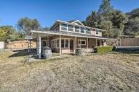 Historic Mariposa Stagecoach Stop w/ Gas Fire Pit! - spa