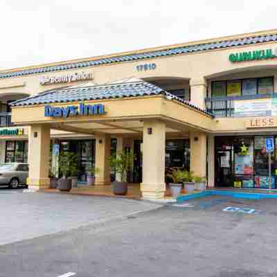 Days Inn & Suites by Wyndham Artesia Hotel Exterior