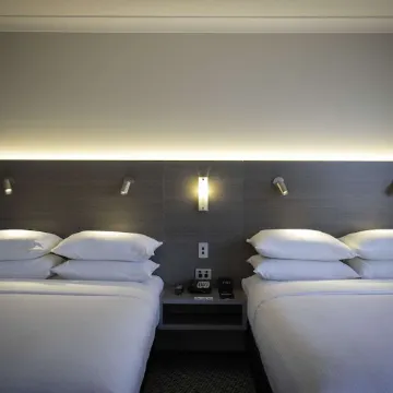 DoubleTree by Hilton Cairns Отели в г. Кэрнс