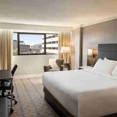 Crowne Plaza Knoxville Downtown University Rooms