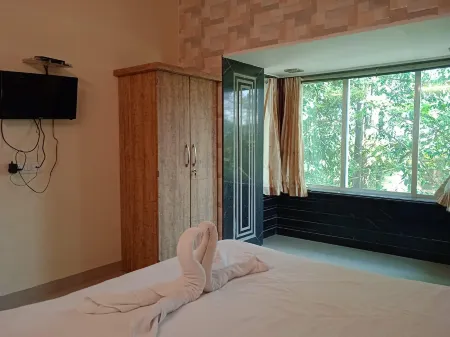 Raval House Отели в г. Панчгани