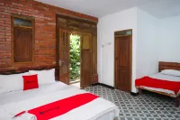 RedDoorz Syariah Near Akmil Magelang Hotels in Mertoyudan