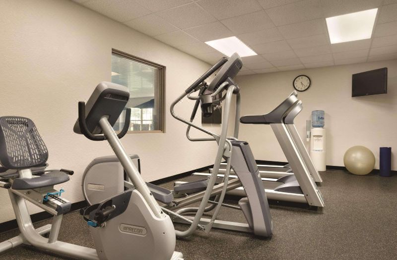 Country Inn & Suites by Radisson, Coralville, IA photo 2