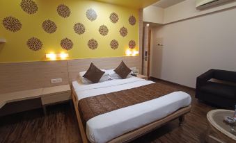 Rajhans Hotel