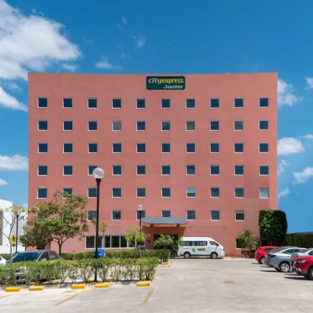 City Express Junior by Marriott Merida Altabrisa Отели в г. Мерида