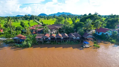 Mr Tho's Bungalows Hotels in Khon