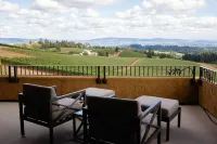 Black Walnut Inn & Vineyard Hotels in Dundee