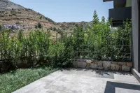 Villa John Auberge - Laklouk Hotels near Saint Charbel Church & Statue - Faraya