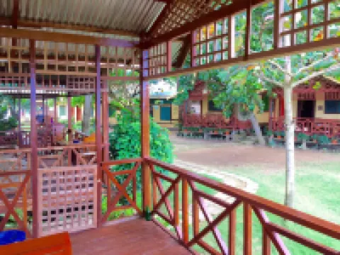 เพมส์ เพนชั่นแอนด์เรสเตอรองต์ โรงแรมในTaytay