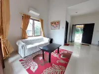 Villa Kota Bunga DD5-23 - 3Br with Pool by Zahra Al-Jazeerah