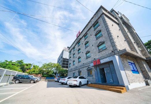 the 끌림 hotel의 깔끔한 욕실