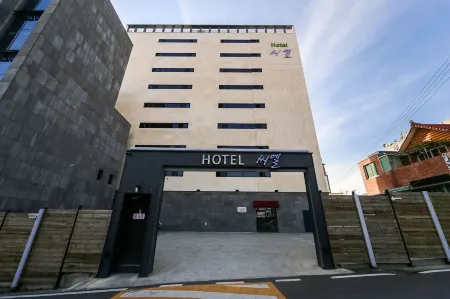 Yeongcheon CL Hotel Отели рядом с достопримечательностью «Auno Feliz Glamping»