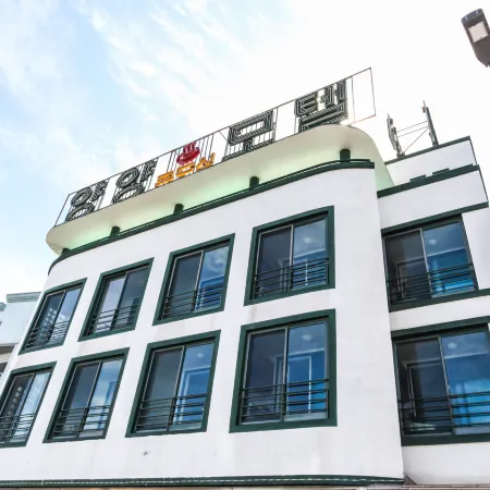 Yangyang Naksan Yangyang Motel Отели рядом с достопримечательностью «Пляж Наксан»