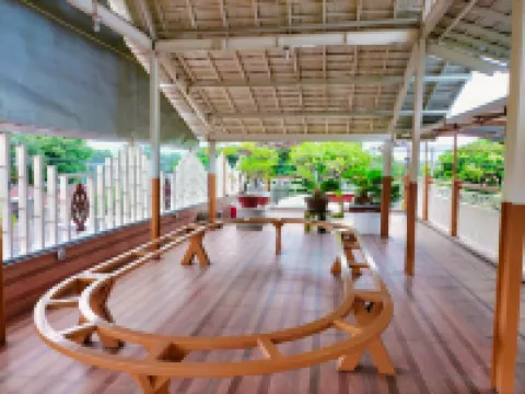 Sunflower Banyuwangi Hotel 外南夢酒店