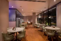 Valentia the Exotic Boutique Hotel - Pure Veg - Aamiainen