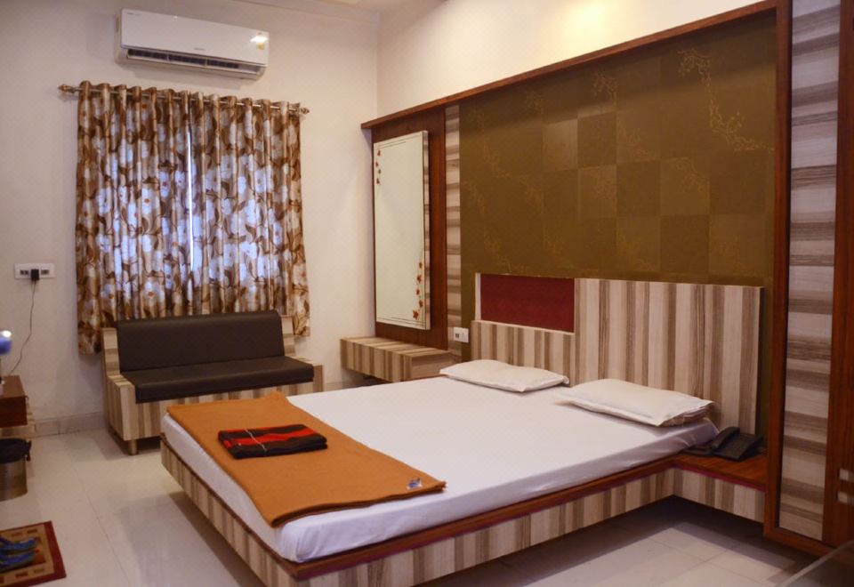Hotel New Durga Lodging - Housity
