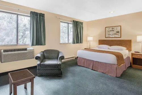 Super 8 by Wyndham Kamloops on the Hill