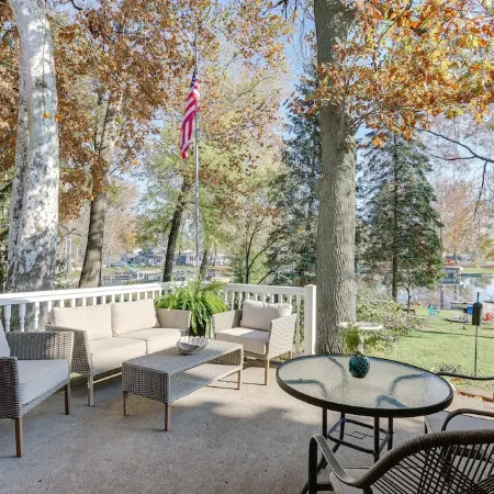 Lakefront Getaway in Leesburg w/ Dock + Kayaks!