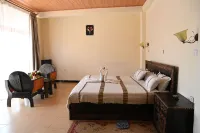 Birhanu Home Stay Hoteles cerca de Iglesias excavadas en la roca de Lalibela