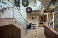Uniqato Hotel
