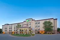 Holiday Inn Express & Suites Eden Prairie - Minnetonka Hotels near Speedway