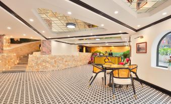 Babeeni Family Hotel