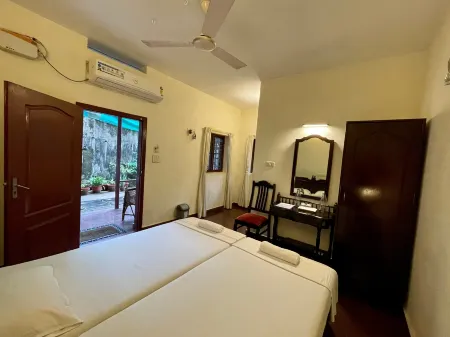 Walton's Homestay, Fort Cochin Отели рядом со станцией Metro  Aluva Railway Station