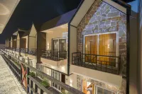 Greenwood Villa Hotels near Central park