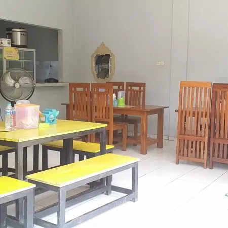 Hotel O Sawang Sana Motel Syariah Near Sman 1 Sangkapura Отели в г. округ Гресик