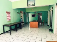 Guest House Hj Muriyah Syariah Slawi Mitra RedDoorz Hotel di Adiwerna
