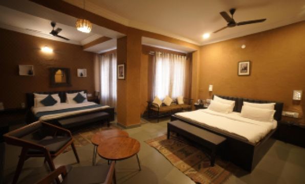 Hotel Udai Niwas by the Lake