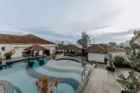 Arion Suites Hotel Bandung - Rooftop Pools