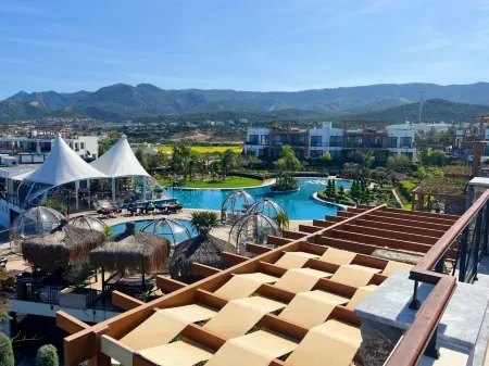 Modern and Luxurious Apartment in a Prime Resort