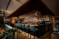 HUMANITI HOTEL MONTREAL, AUTOGRAPH COLLECTION - С баром