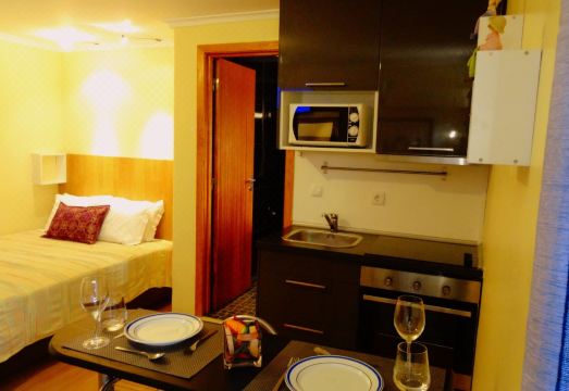 오미드 살다냐 호텔 객실