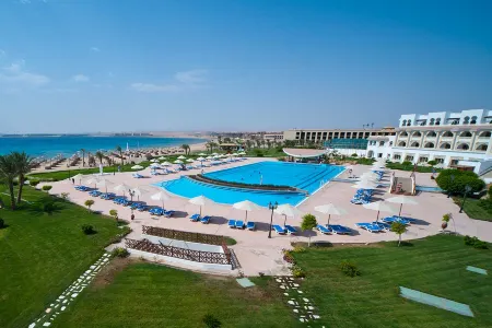 Old Palace Resort Sahl Hasheesh Отели рядом с достопримечательностью «Grand Waterworld Makadi : Water Slides»