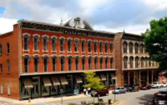 Historic Plaza Hotel