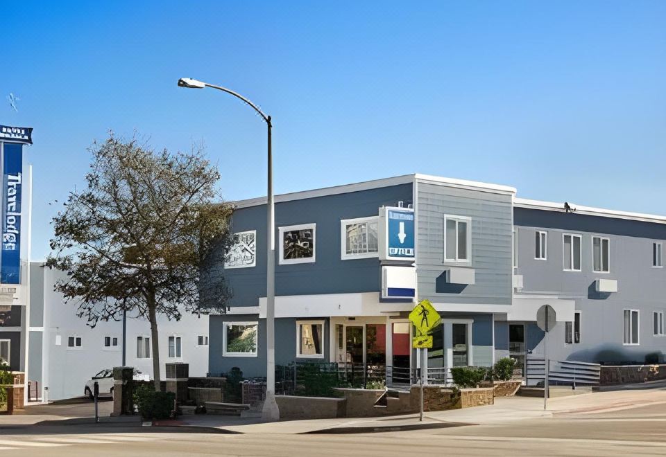 3. 슈어스테이 호텔..