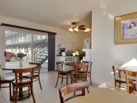 Super 8 by Wyndham Alturas