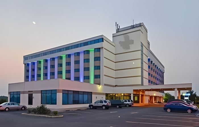 Travelodge by Wyndham Avenel Woodbridge