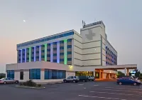 Travelodge by Wyndham Avenel Woodbridge