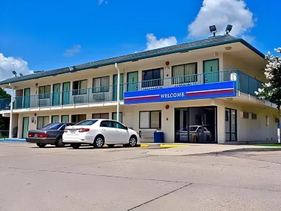 Studio 6 Lafayette, la – I-10 & I-49 N Hotels near Galleries Lafayette Shopping Center