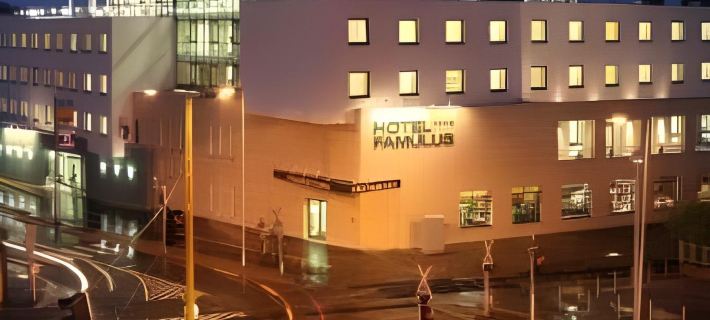 Hotel Famulus Отели в г. Дьор