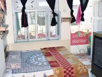 Priya Guest House - بيت ضيافة