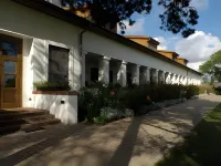 Sarlospuszta Club Hotel فنادق في Lajosmizse