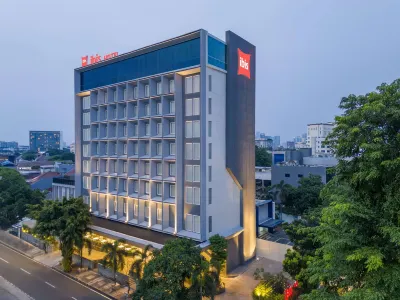 ibis Jakarta Raden Saleh Hotels near Roti kedoya